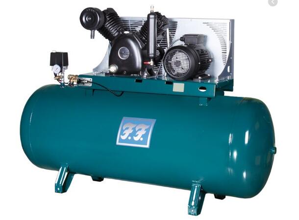 545/270 Stempelkompressor 15 bar 400V 5,5HK 270liter